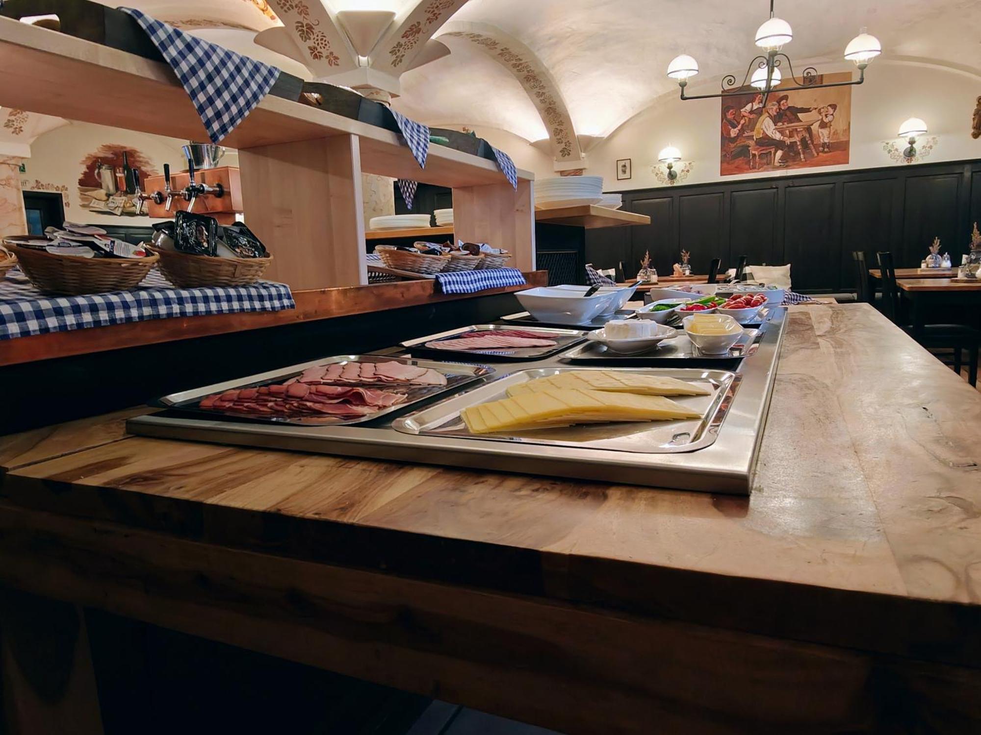 A8 Hotel Im Darchinger Hof Bed & Breakfast - Zwischen Holzkirchen Und Weyarn - Zwischen Muenchen Salzburg Und Innsbruck - Kurz Vor Dem Irschenberg Esterno foto