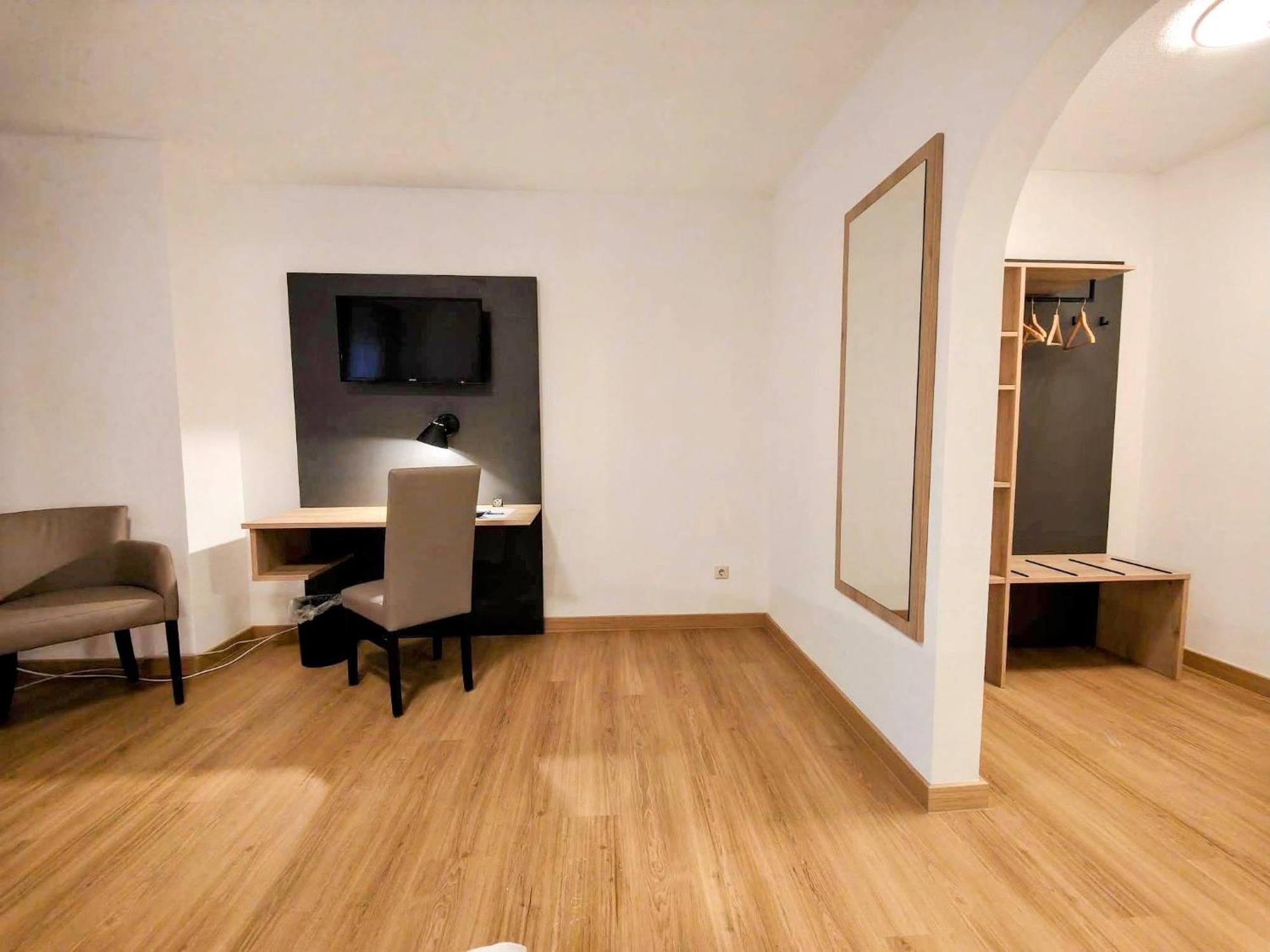 A8 Hotel Im Darchinger Hof Bed & Breakfast - Zwischen Holzkirchen Und Weyarn - Zwischen Muenchen Salzburg Und Innsbruck - Kurz Vor Dem Irschenberg Esterno foto