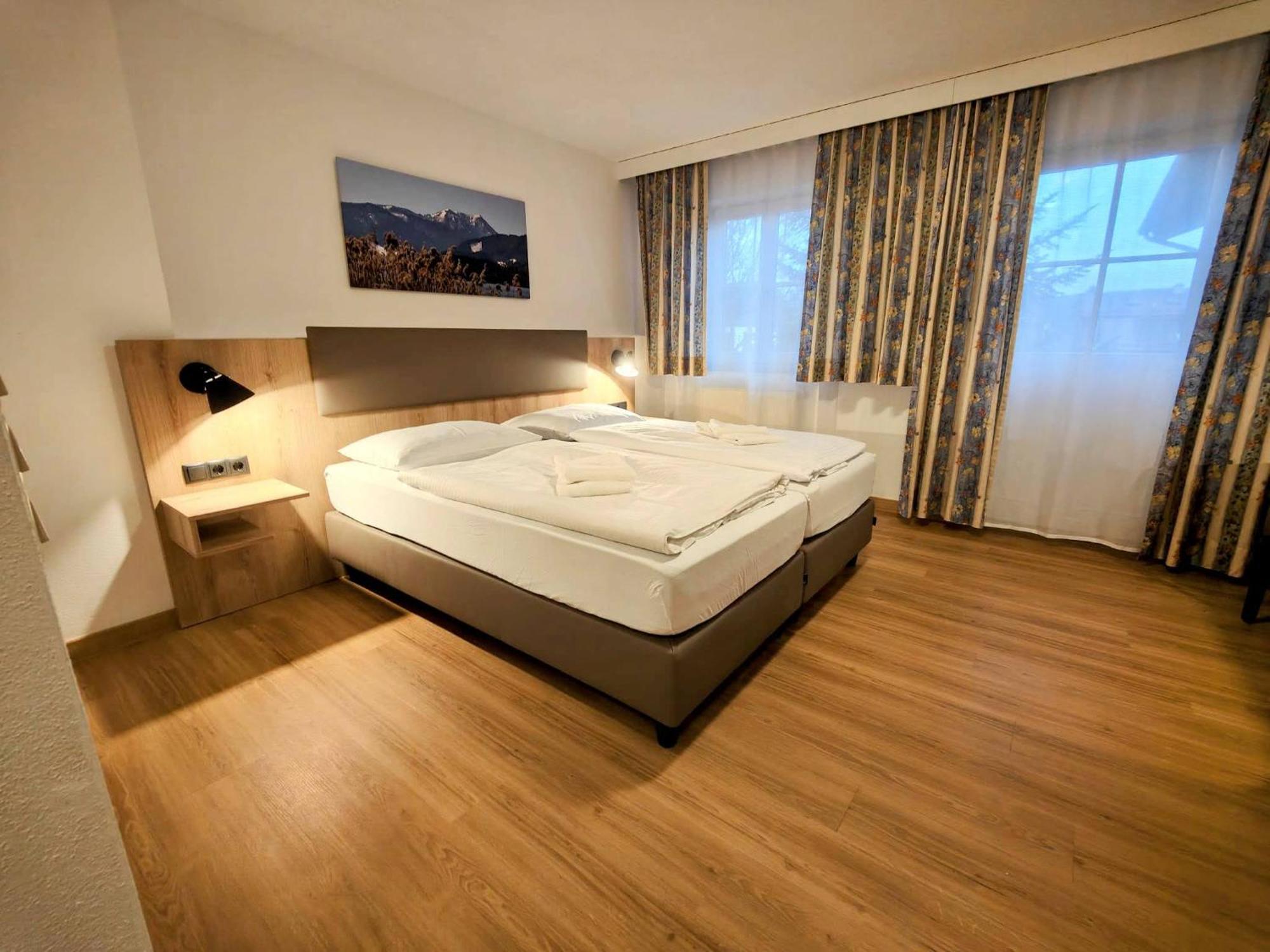 A8 Hotel Im Darchinger Hof Bed & Breakfast - Zwischen Holzkirchen Und Weyarn - Zwischen Muenchen Salzburg Und Innsbruck - Kurz Vor Dem Irschenberg Esterno foto