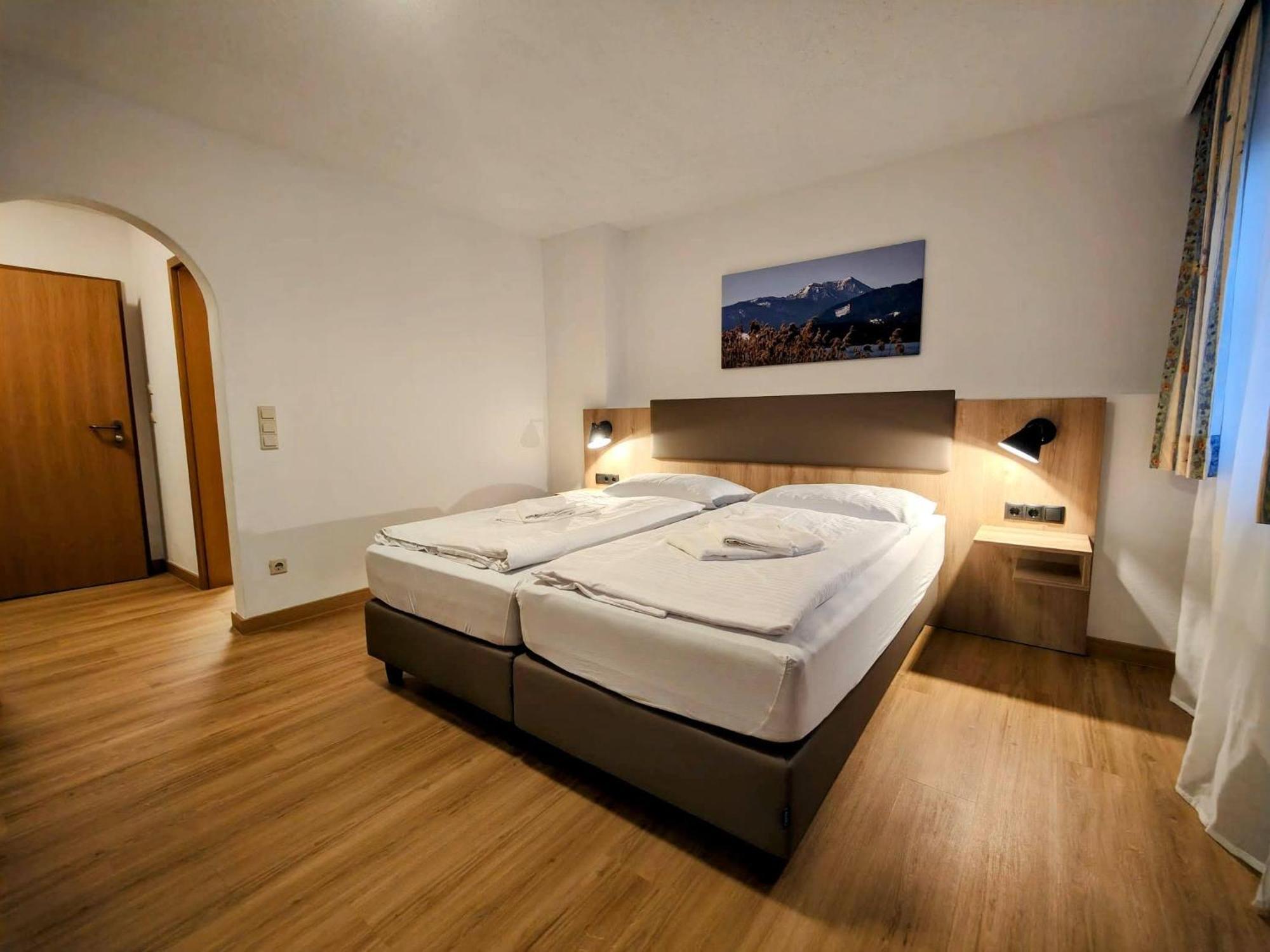 A8 Hotel Im Darchinger Hof Bed & Breakfast - Zwischen Holzkirchen Und Weyarn - Zwischen Muenchen Salzburg Und Innsbruck - Kurz Vor Dem Irschenberg Esterno foto