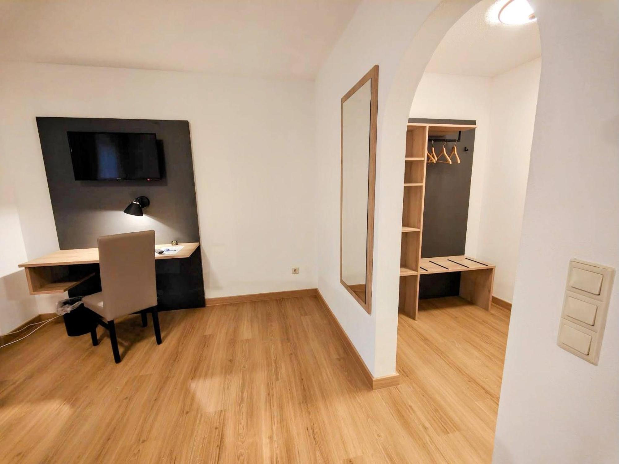 A8 Hotel Im Darchinger Hof Bed & Breakfast - Zwischen Holzkirchen Und Weyarn - Zwischen Muenchen Salzburg Und Innsbruck - Kurz Vor Dem Irschenberg Esterno foto
