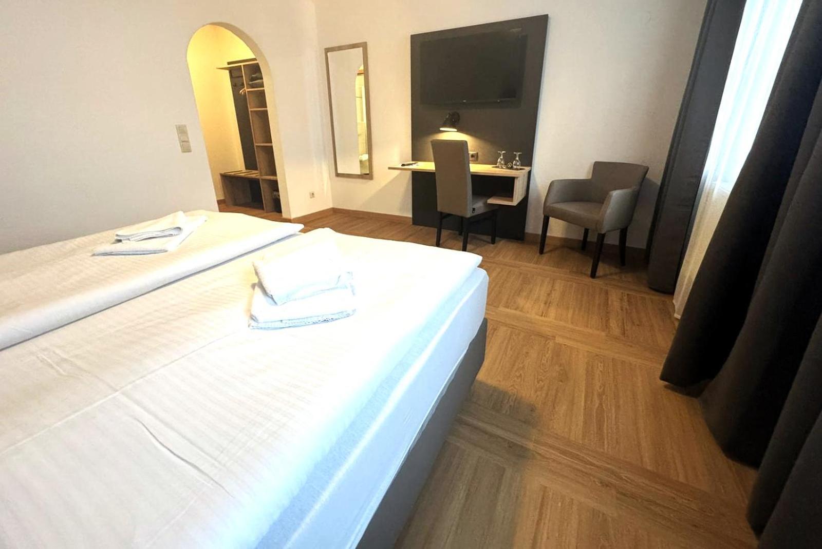 A8 Hotel Im Darchinger Hof Bed & Breakfast - Zwischen Holzkirchen Und Weyarn - Zwischen Muenchen Salzburg Und Innsbruck - Kurz Vor Dem Irschenberg Esterno foto