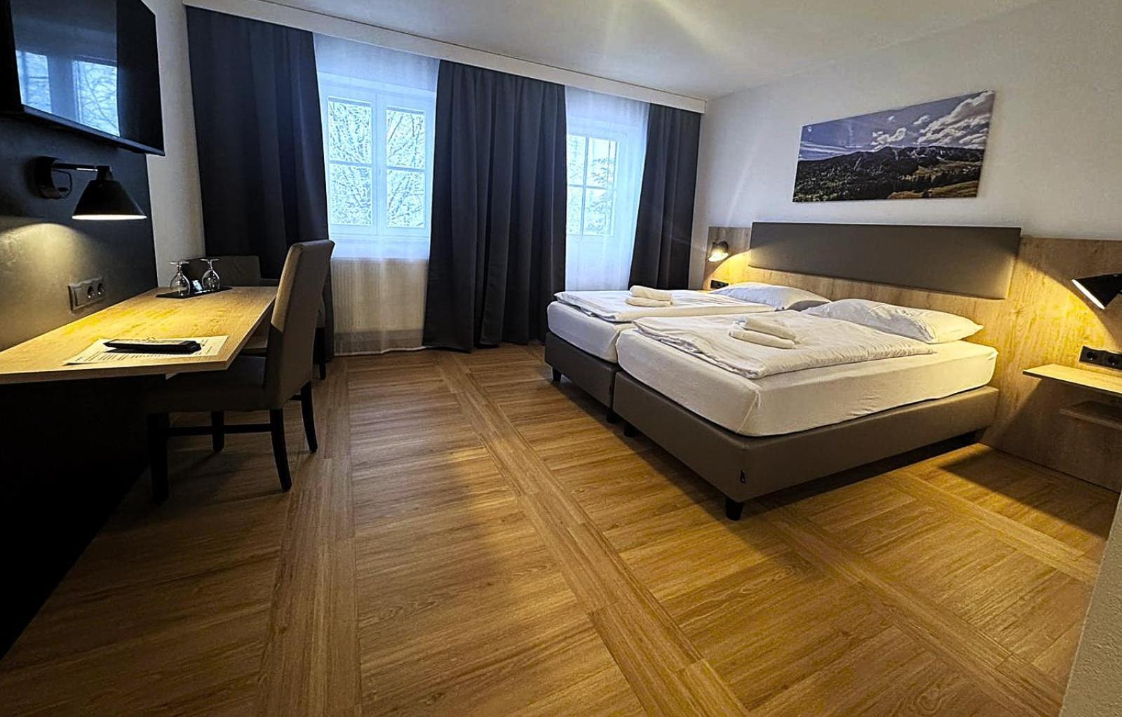 A8 Hotel Im Darchinger Hof Bed & Breakfast - Zwischen Holzkirchen Und Weyarn - Zwischen Muenchen Salzburg Und Innsbruck - Kurz Vor Dem Irschenberg Esterno foto
