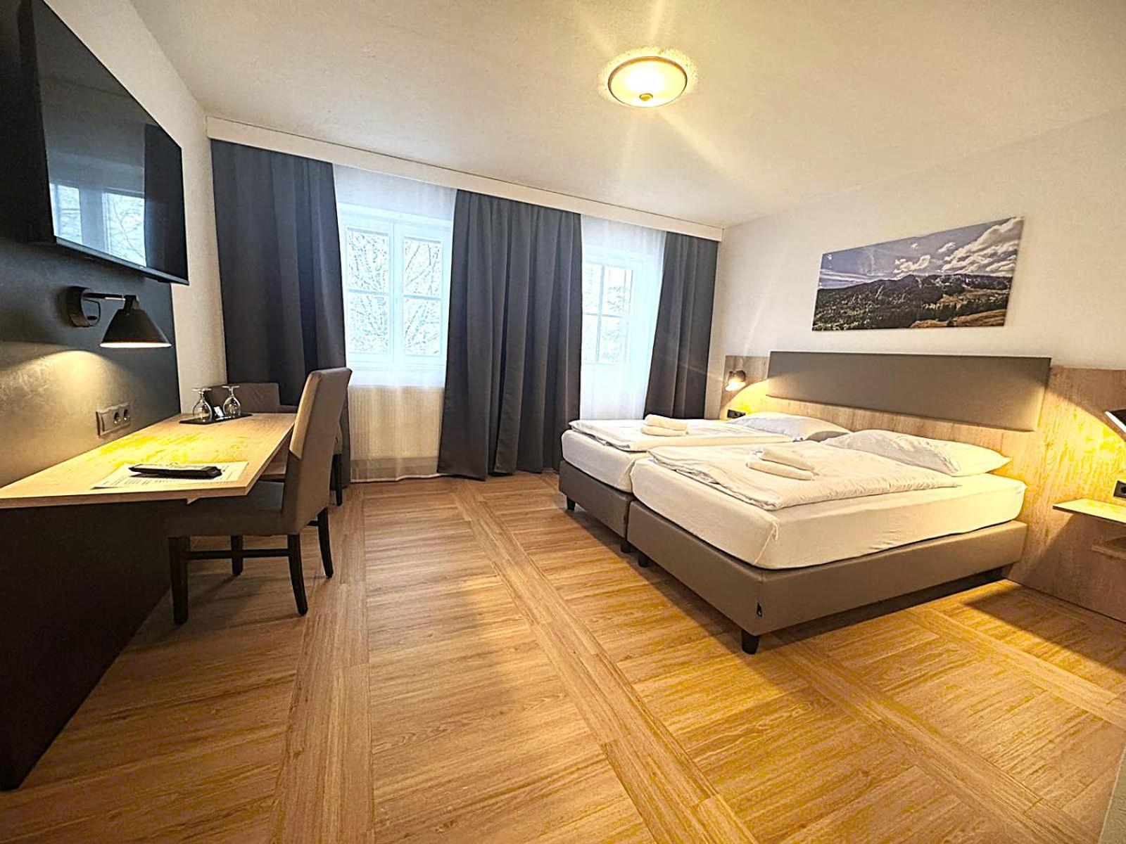 A8 Hotel Im Darchinger Hof Bed & Breakfast - Zwischen Holzkirchen Und Weyarn - Zwischen Muenchen Salzburg Und Innsbruck - Kurz Vor Dem Irschenberg Esterno foto