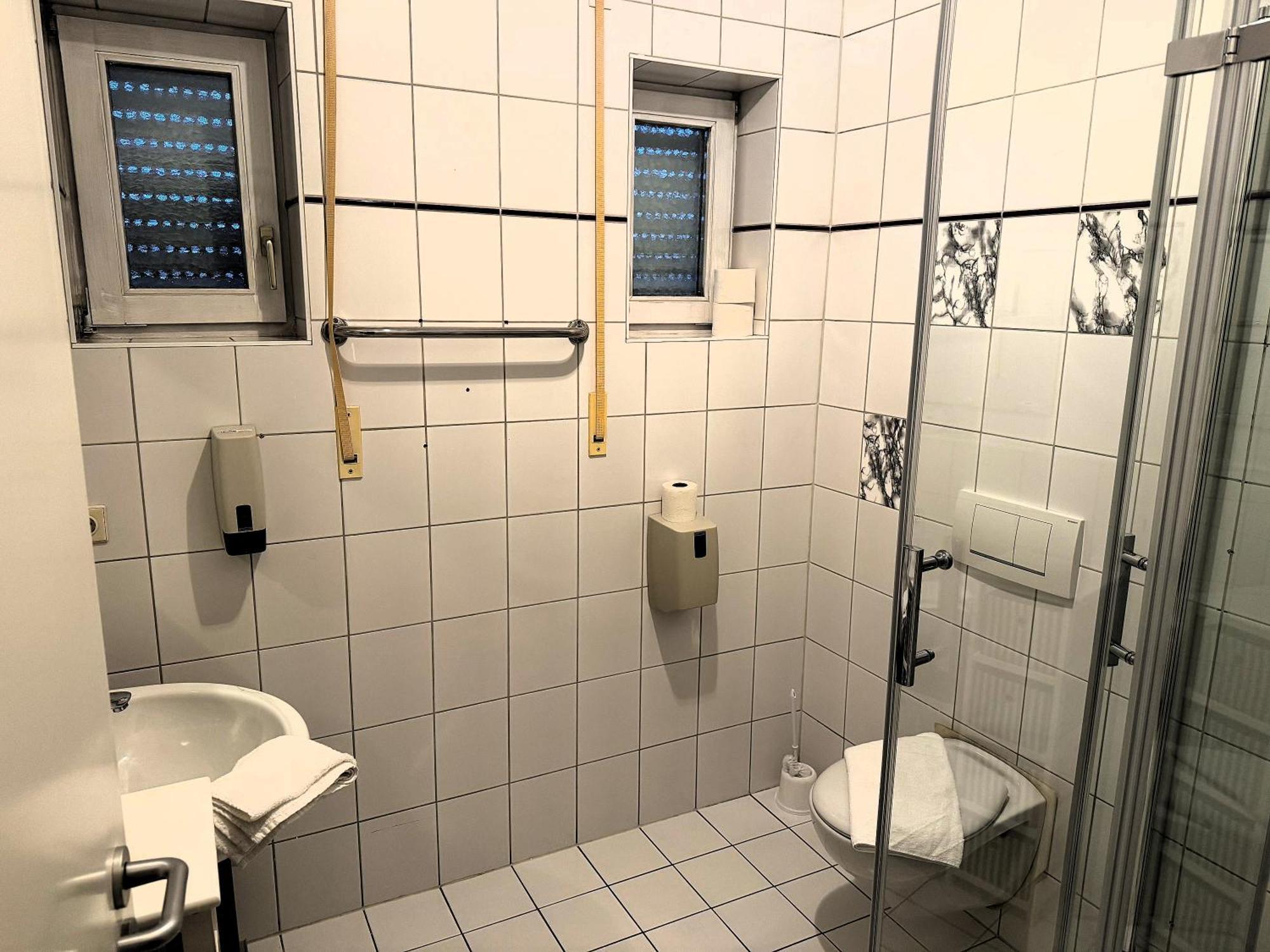 A8 Hotel Im Darchinger Hof Bed & Breakfast - Zwischen Holzkirchen Und Weyarn - Zwischen Muenchen Salzburg Und Innsbruck - Kurz Vor Dem Irschenberg Camera foto
