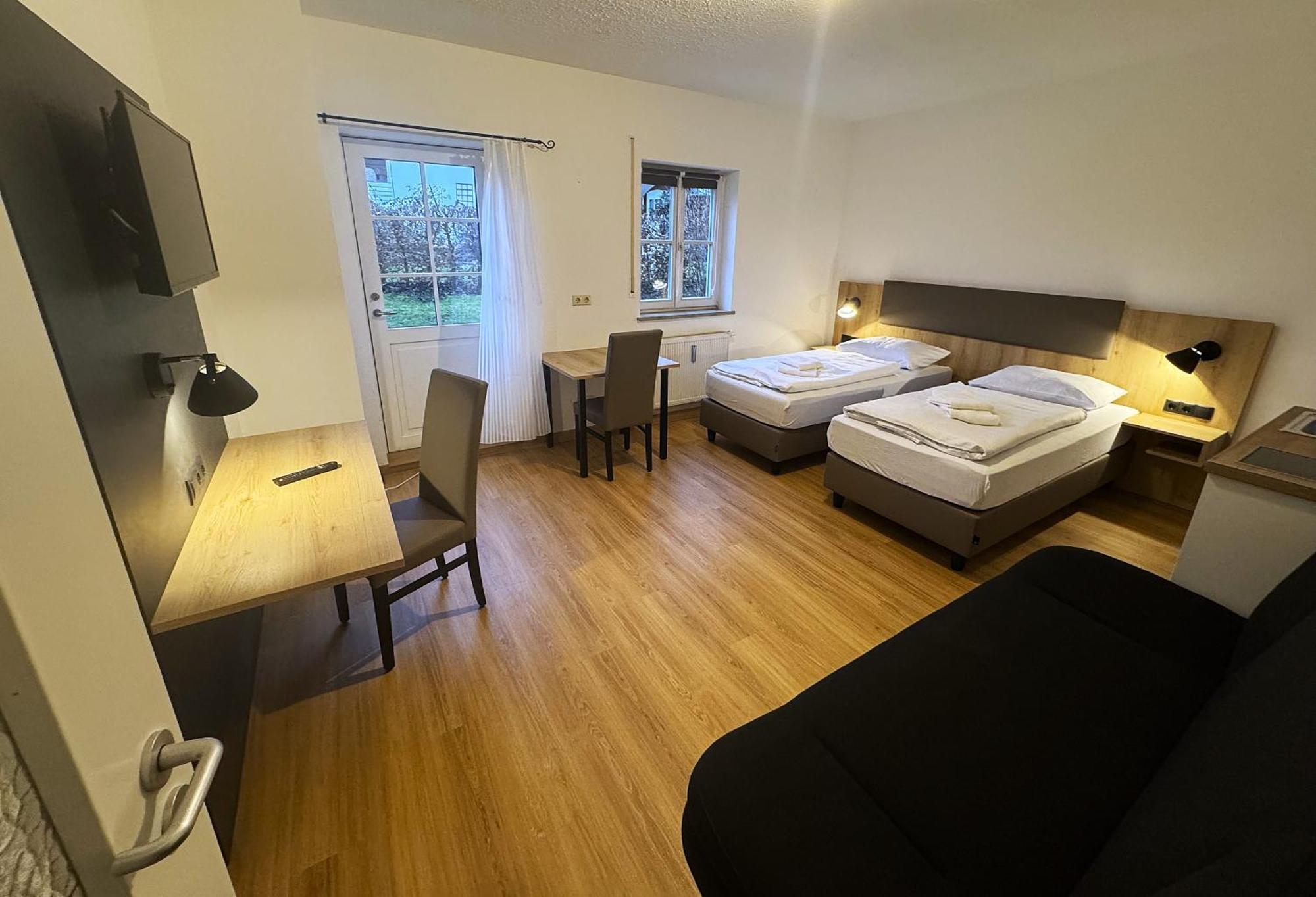 A8 Hotel Im Darchinger Hof Bed & Breakfast - Zwischen Holzkirchen Und Weyarn - Zwischen Muenchen Salzburg Und Innsbruck - Kurz Vor Dem Irschenberg Esterno foto